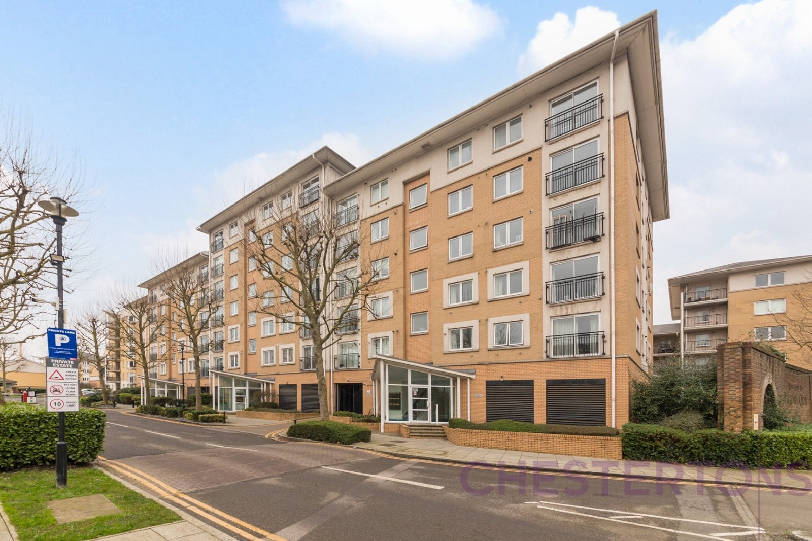 Flat Newport Avenue in Greater London