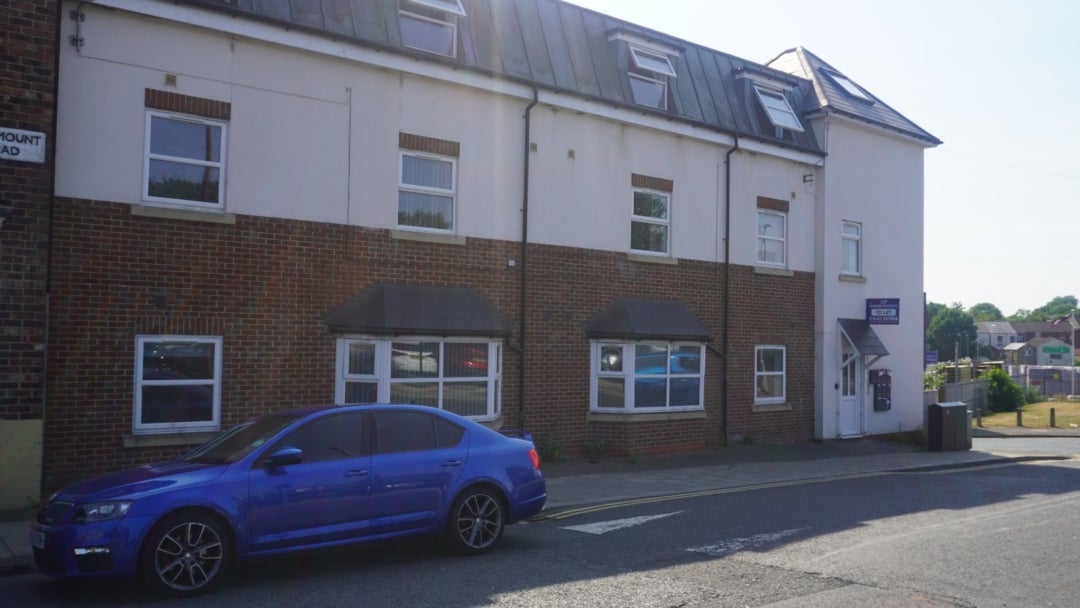 Flat Eastmount Road in Darlington