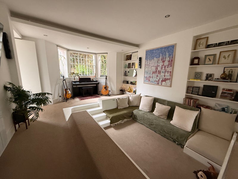 Room Regent's Park Road in Greater London