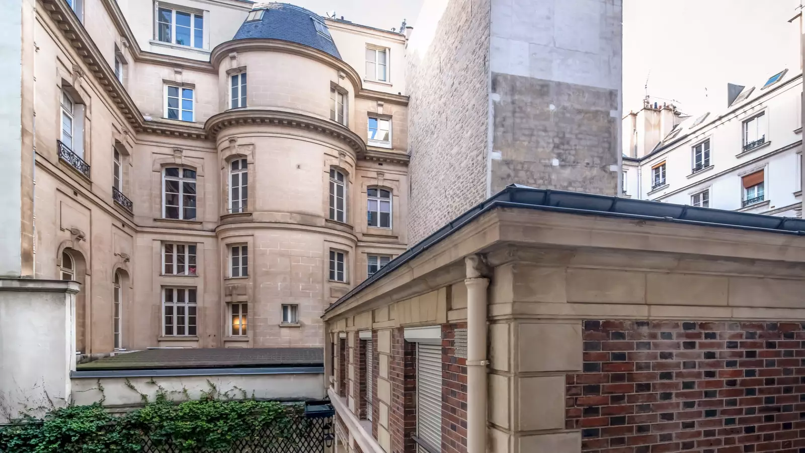 Flat Avenue Foch in Paris