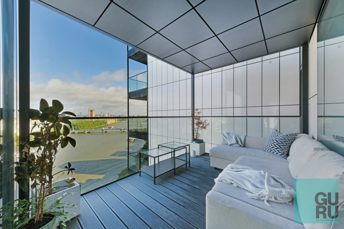 Flat Albert Embankment in Greater London