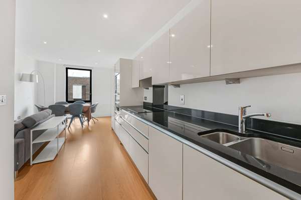 Flat Cambridge Road in Greater London