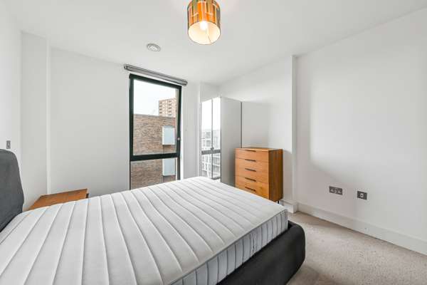 Flat Cambridge Road in Greater London