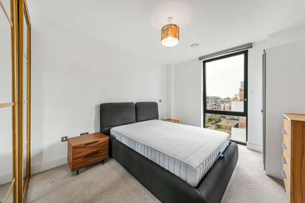 Flat Cambridge Road in Greater London