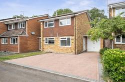 House Jerrymoor Hill in Finchampstead