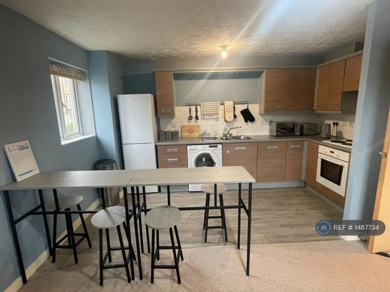 Flat Delves Way in Peterborough