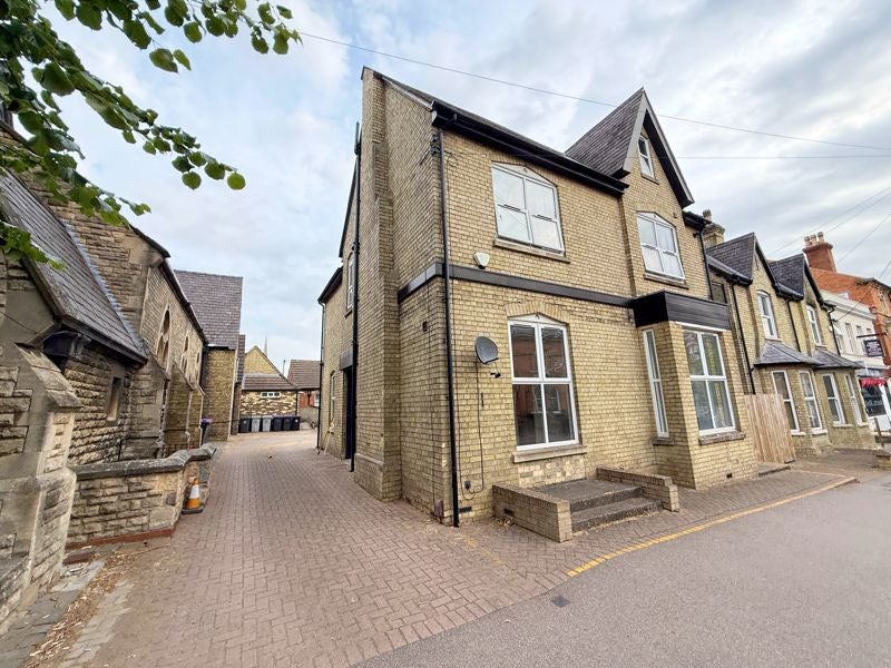 Flat Avenue Road in South Kesteven