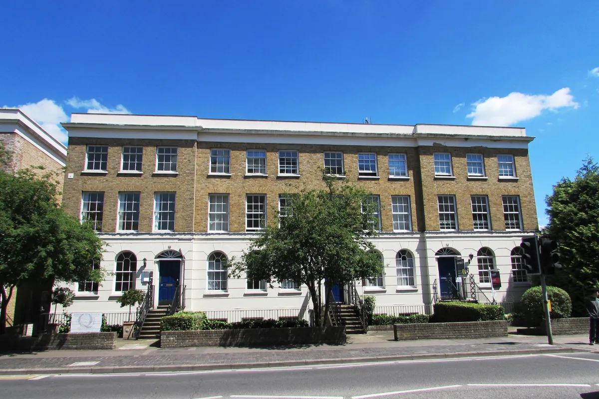 Flat Cookham Road in Maidenhead