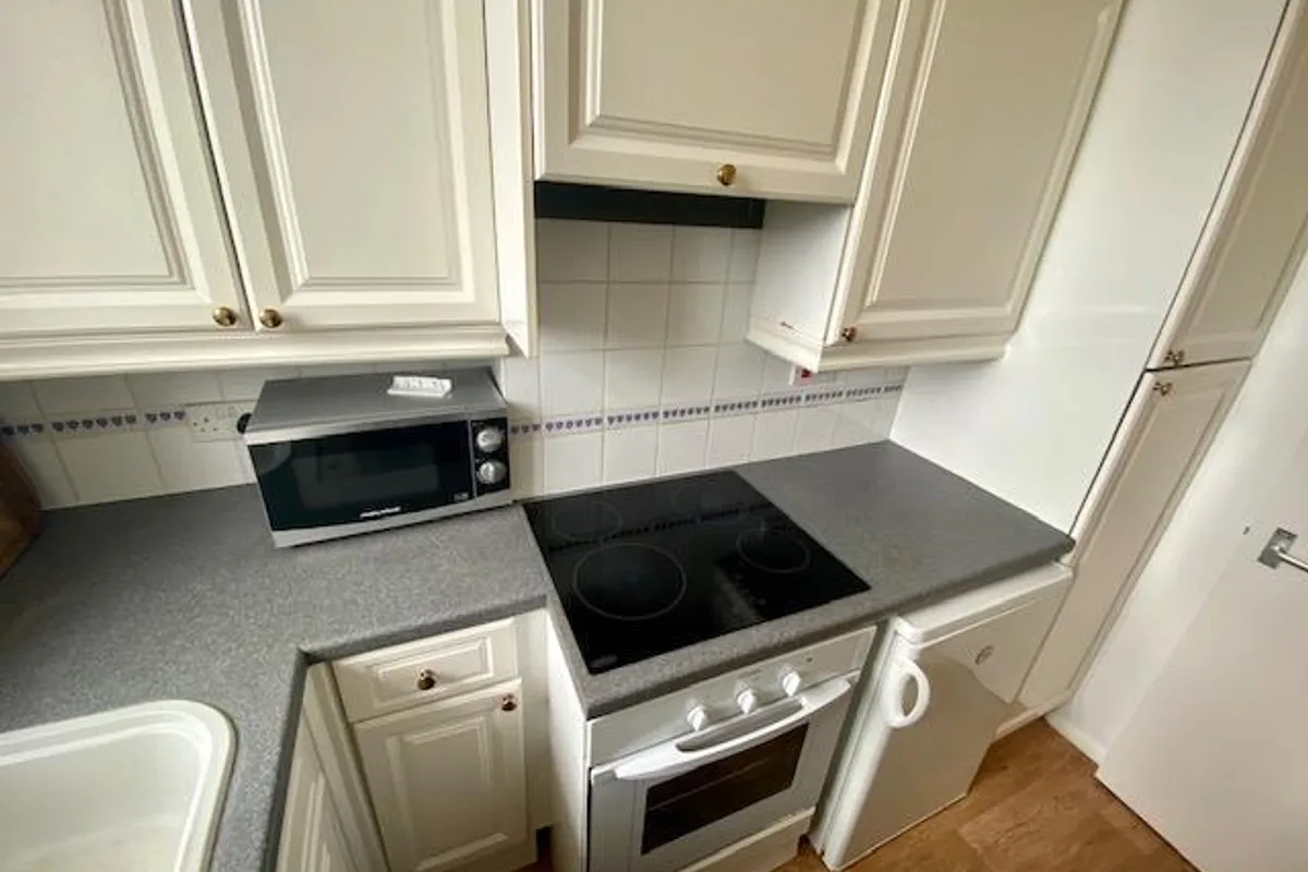 Flat Cookham Road in Maidenhead