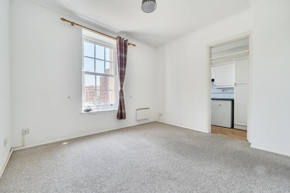 Flat Cookham Road in Maidenhead