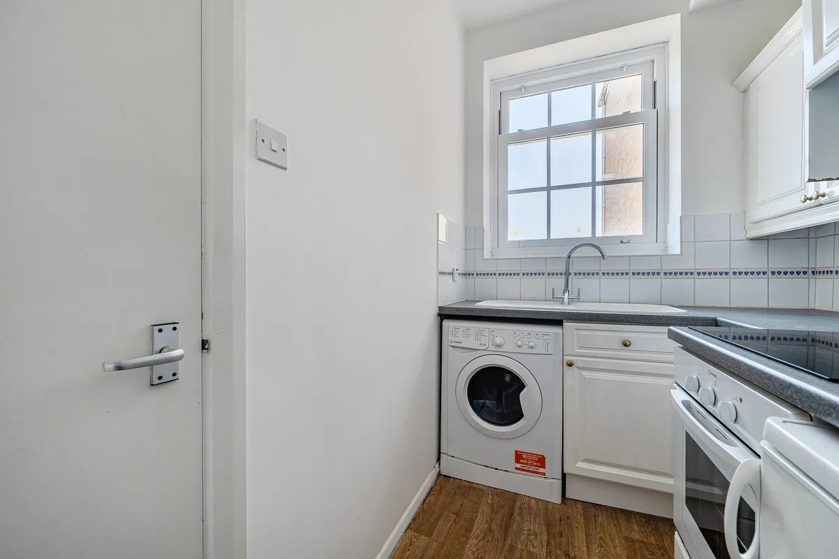 Flat Cookham Road in Maidenhead