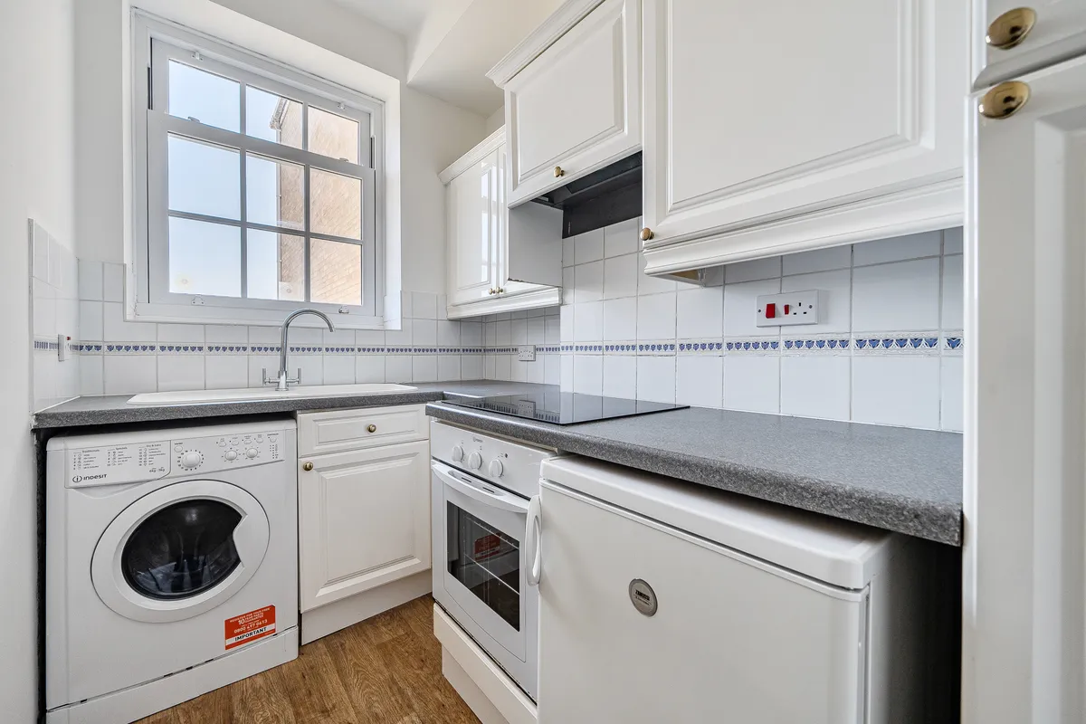 Flat Cookham Road in Maidenhead