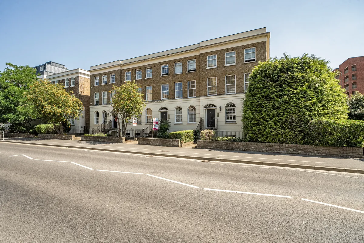 Flat Cookham Road in Maidenhead