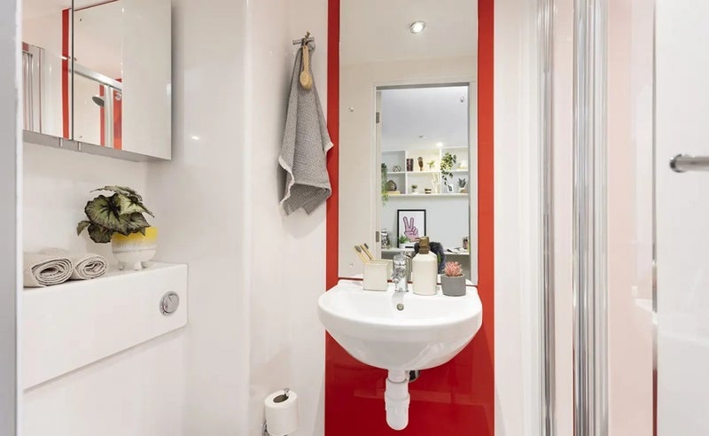 Room Olympic Way in Greater London