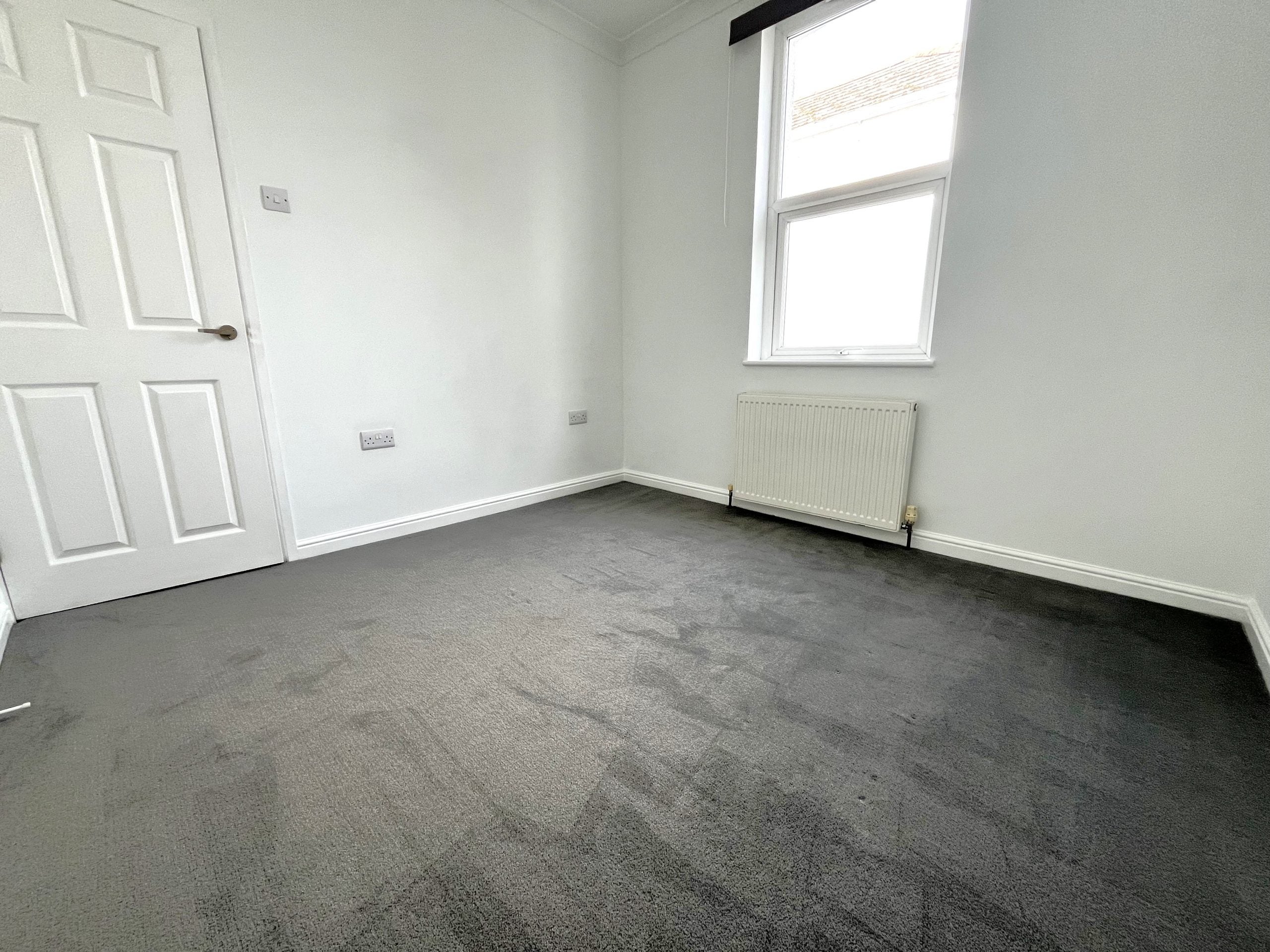 Flat Manor Road in Greater London