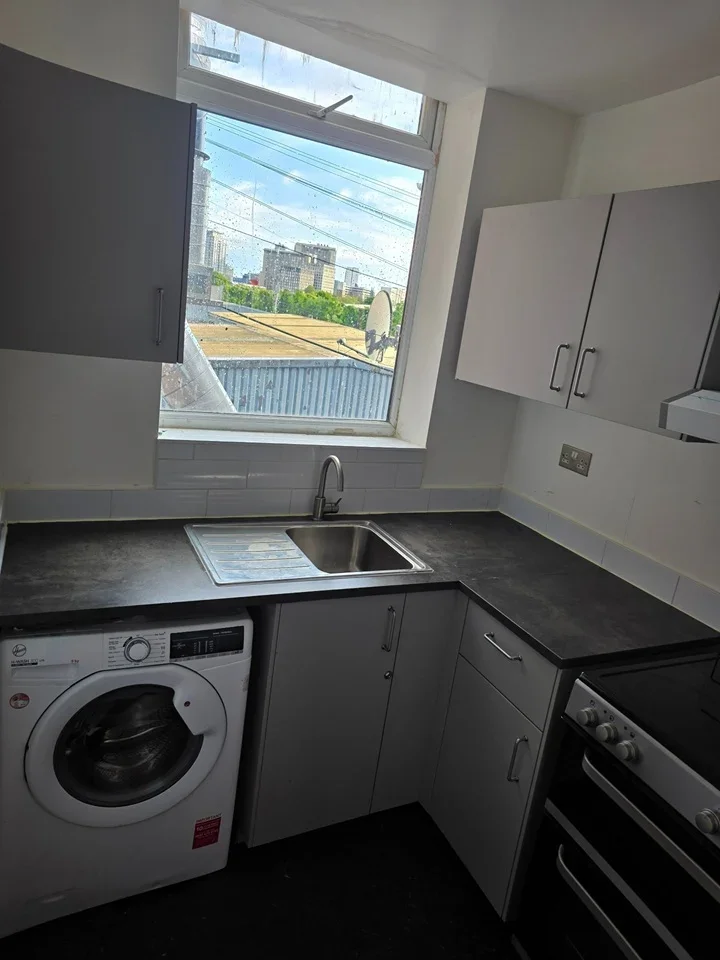 Room Eccles New Road in Salford