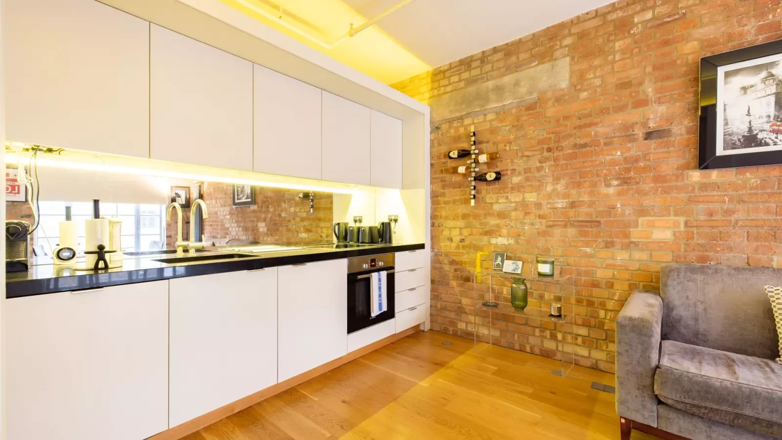 Flat Wardour Street in City of Westminster