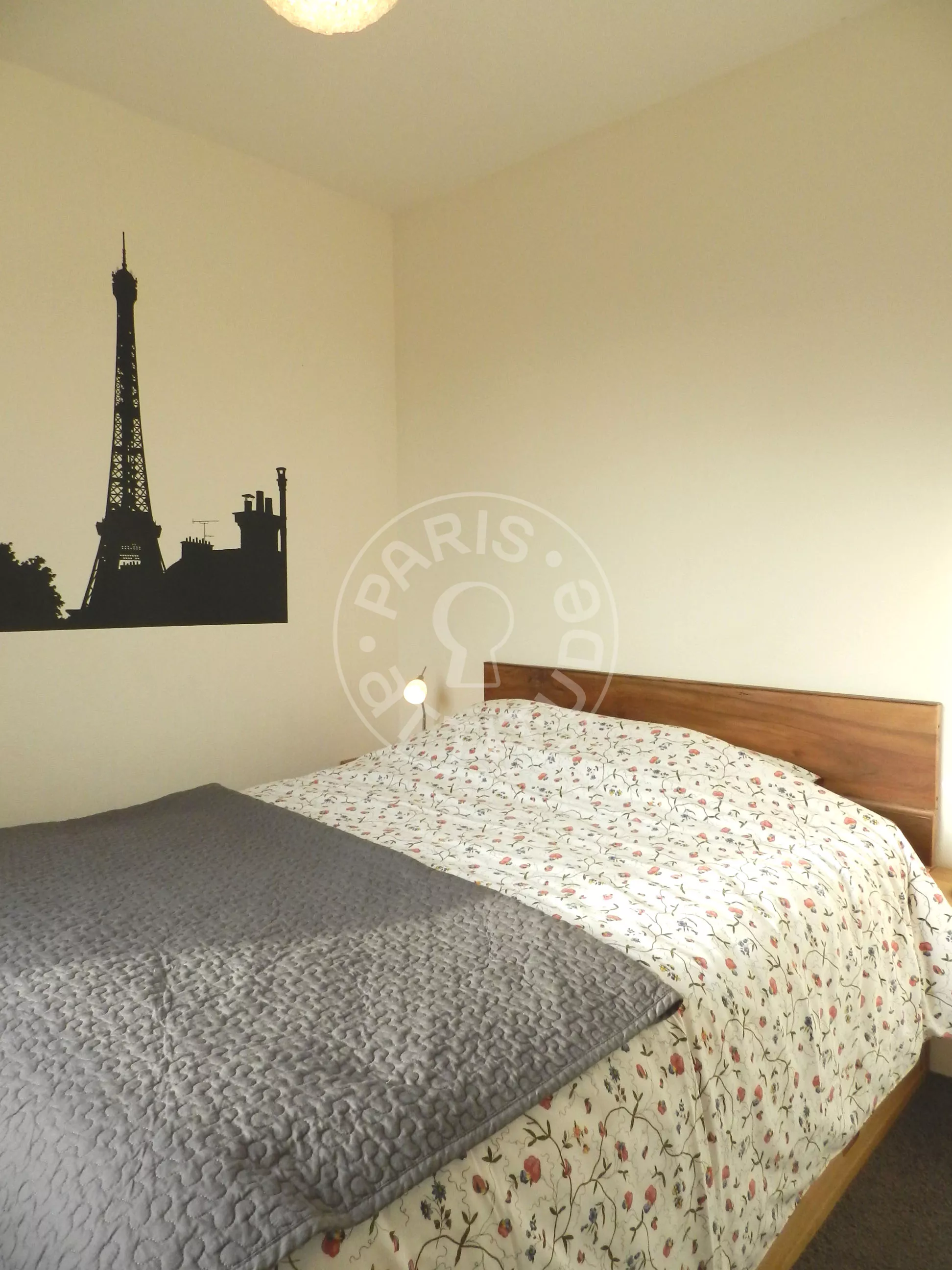 Flat Rue Rollin in Paris