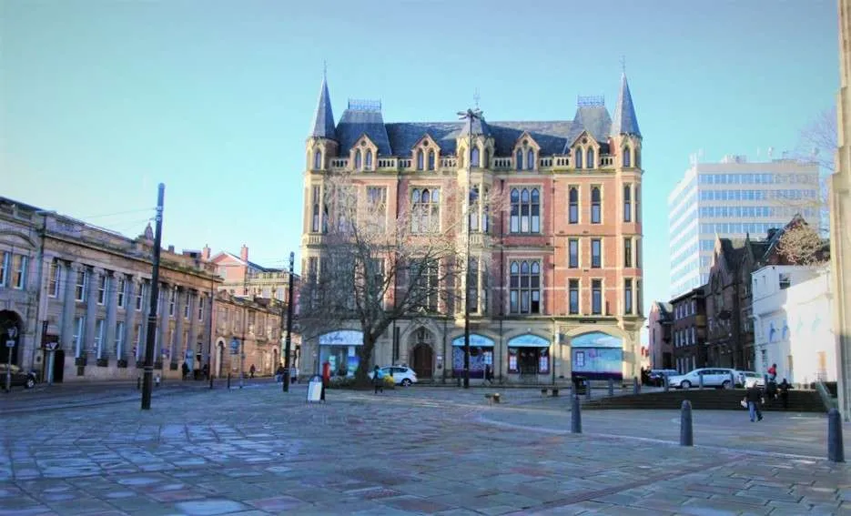 Flat Saint James Row in Sheffield