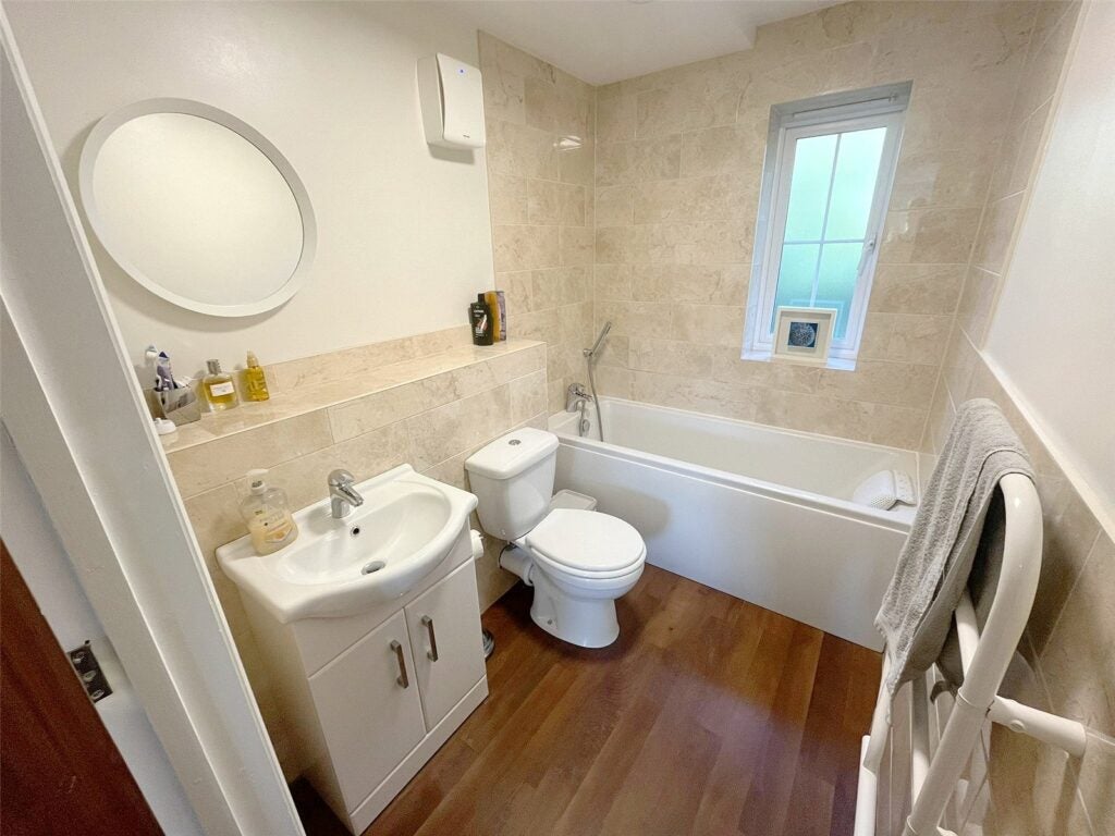 Flat Sullivan Close in Rushmoor
