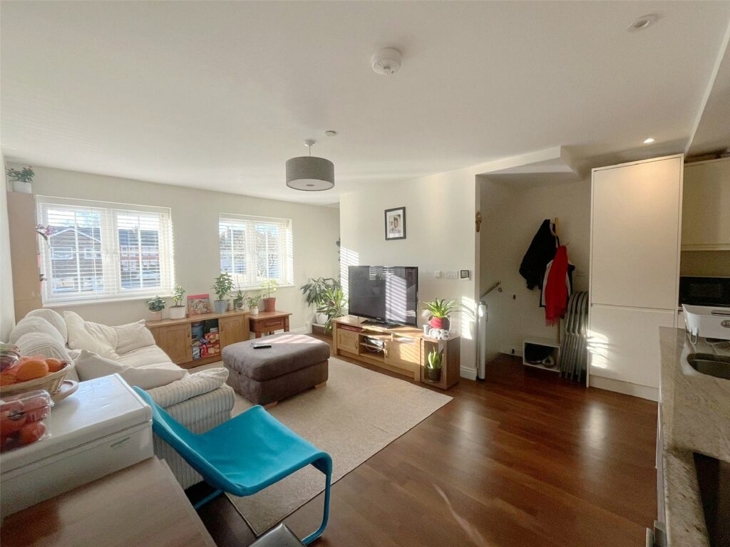 Flat Sullivan Close in Rushmoor