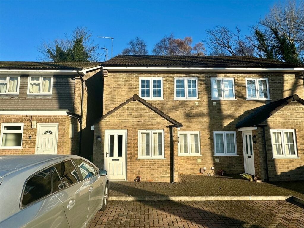 Flat Sullivan Close in Rushmoor