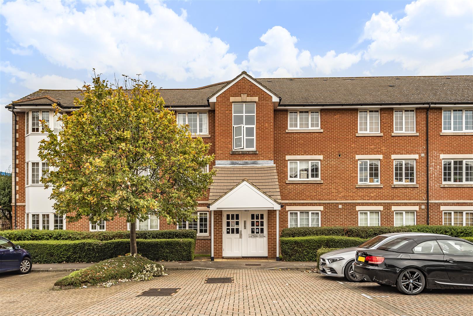 Flat Sigrist Square in Greater London