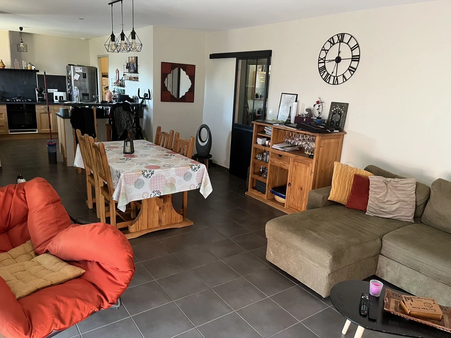 Room Rue Félix Duchasseint in Lezoux