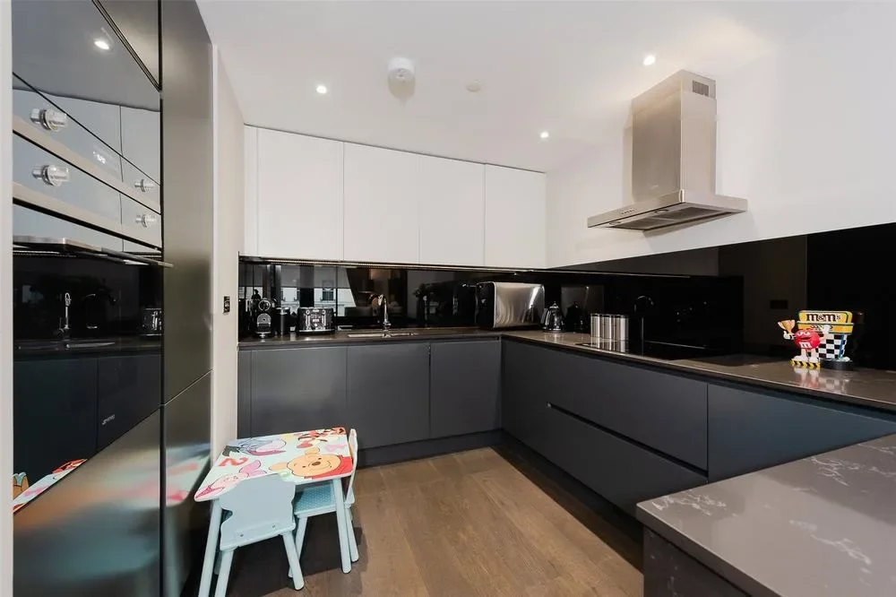 Flat Hanway Place in City of Westminster
