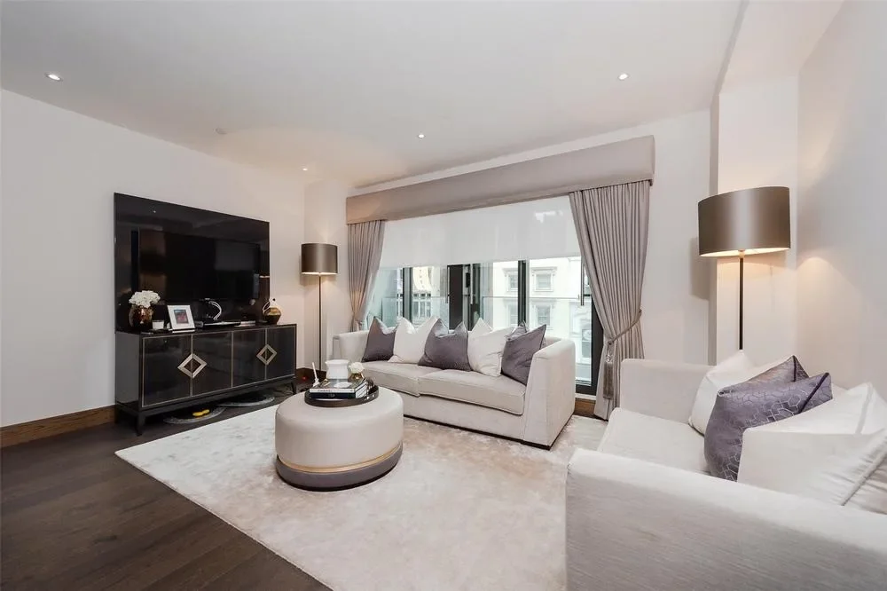 Flat Hanway Place in City of Westminster