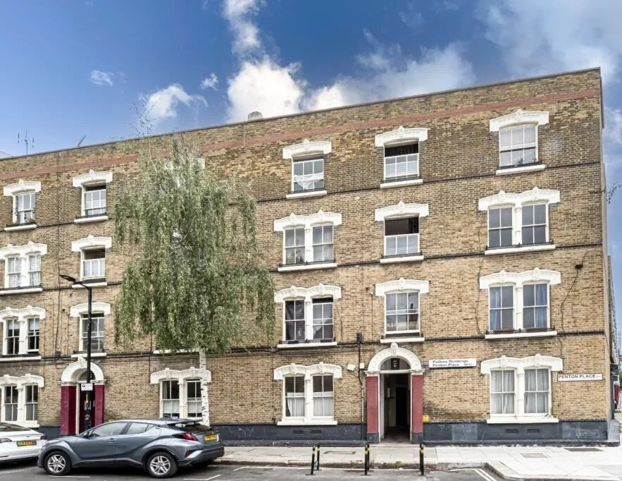 Flat Penton Place in Greater London