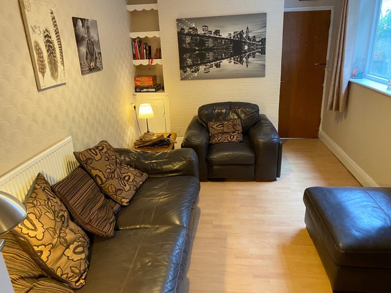 Room Claude Road in Cardiff
