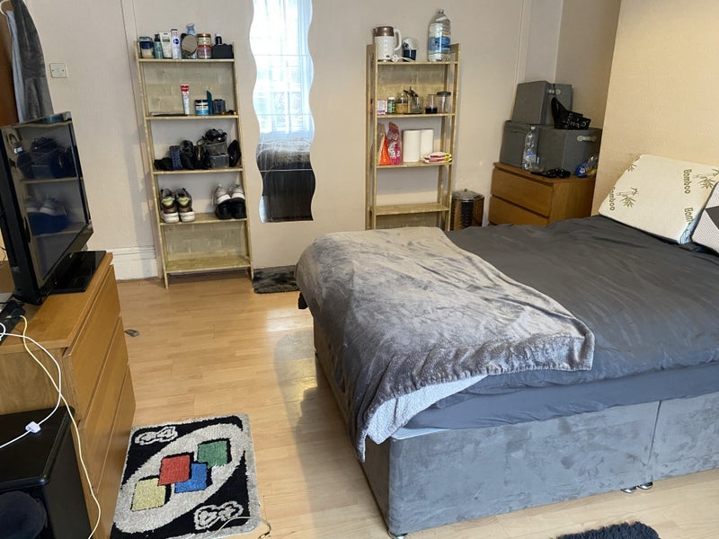 Room Claude Road in Cardiff