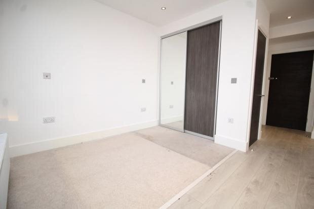 Flat Clarendon Road in Watford