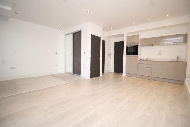 Flat Clarendon Road in Watford