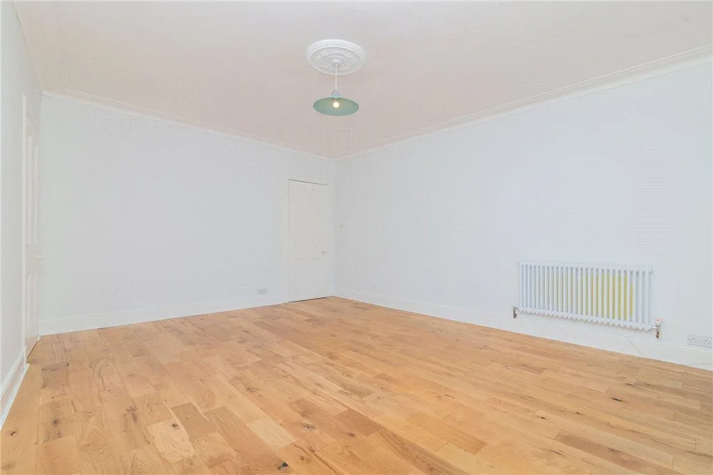 Flat Athole Gardens in Glasgow