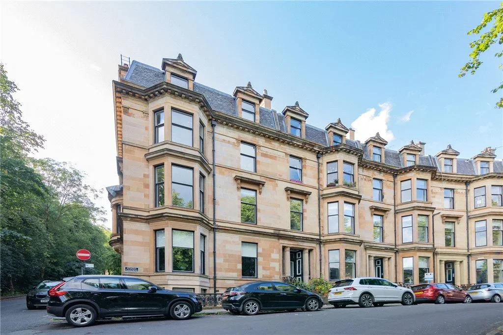 Flat Athole Gardens in Glasgow