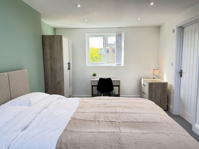 Room Durnsford Road in Greater London