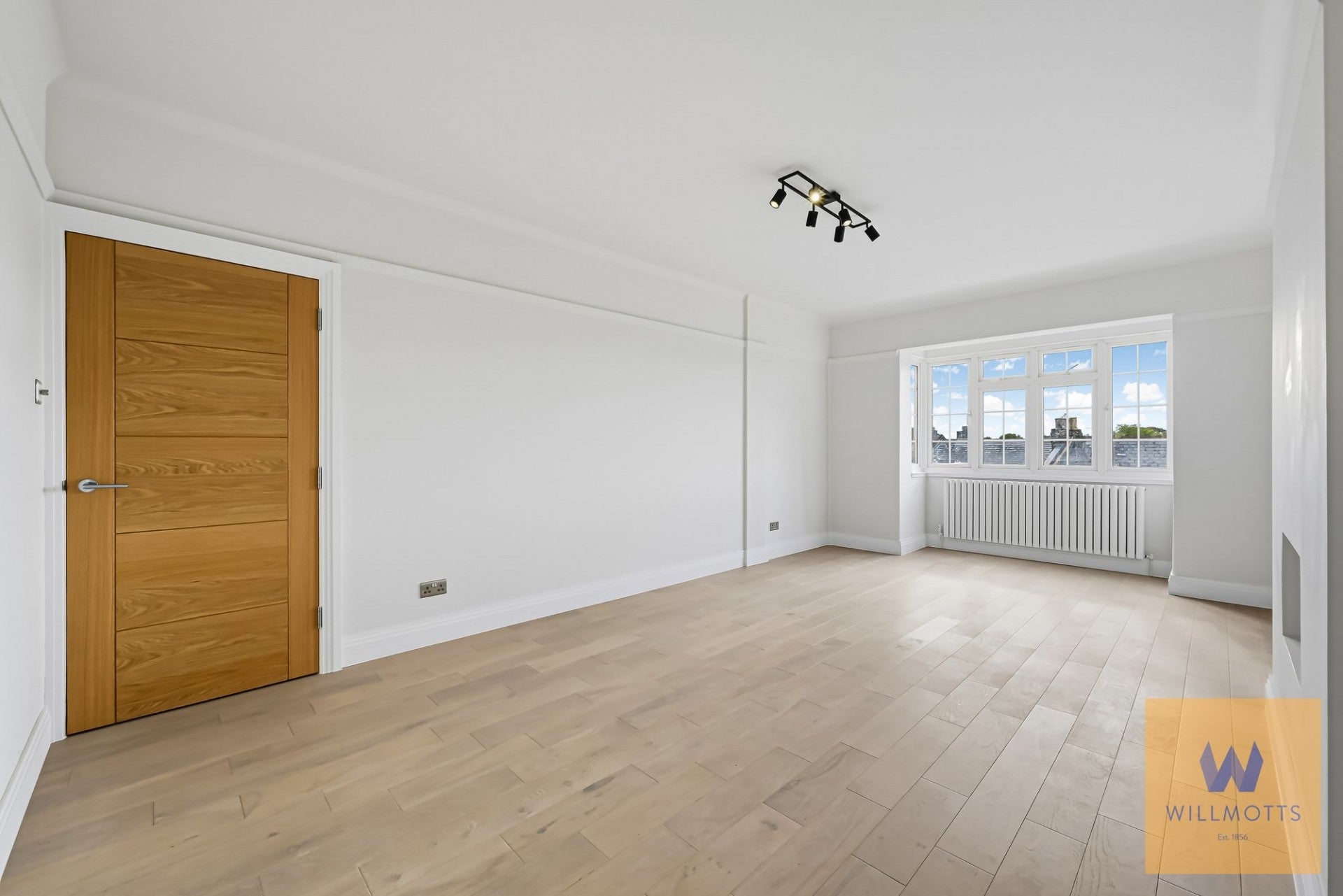 Flat Barnes High Street in Greater London