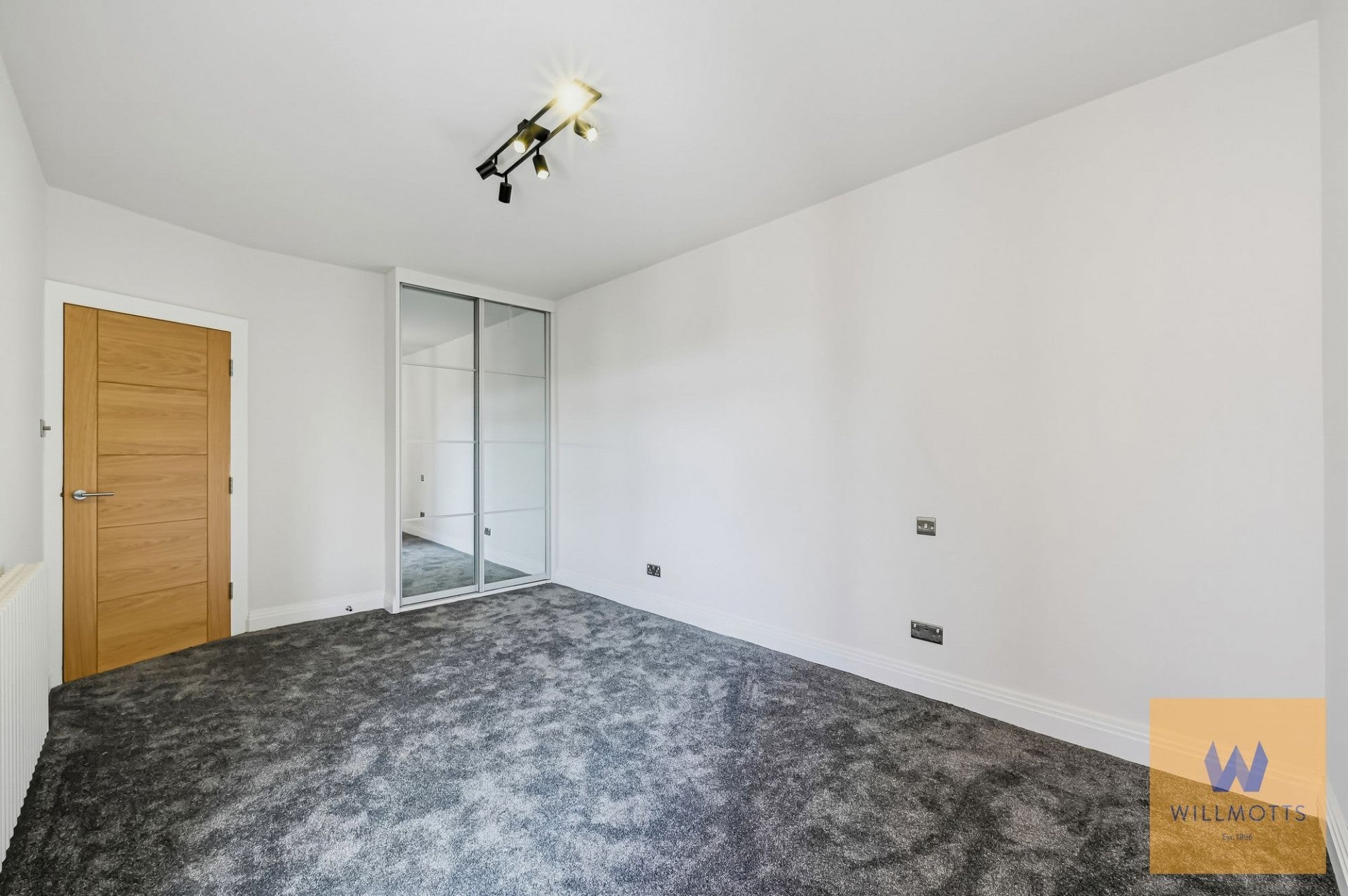 Flat Barnes High Street in Greater London