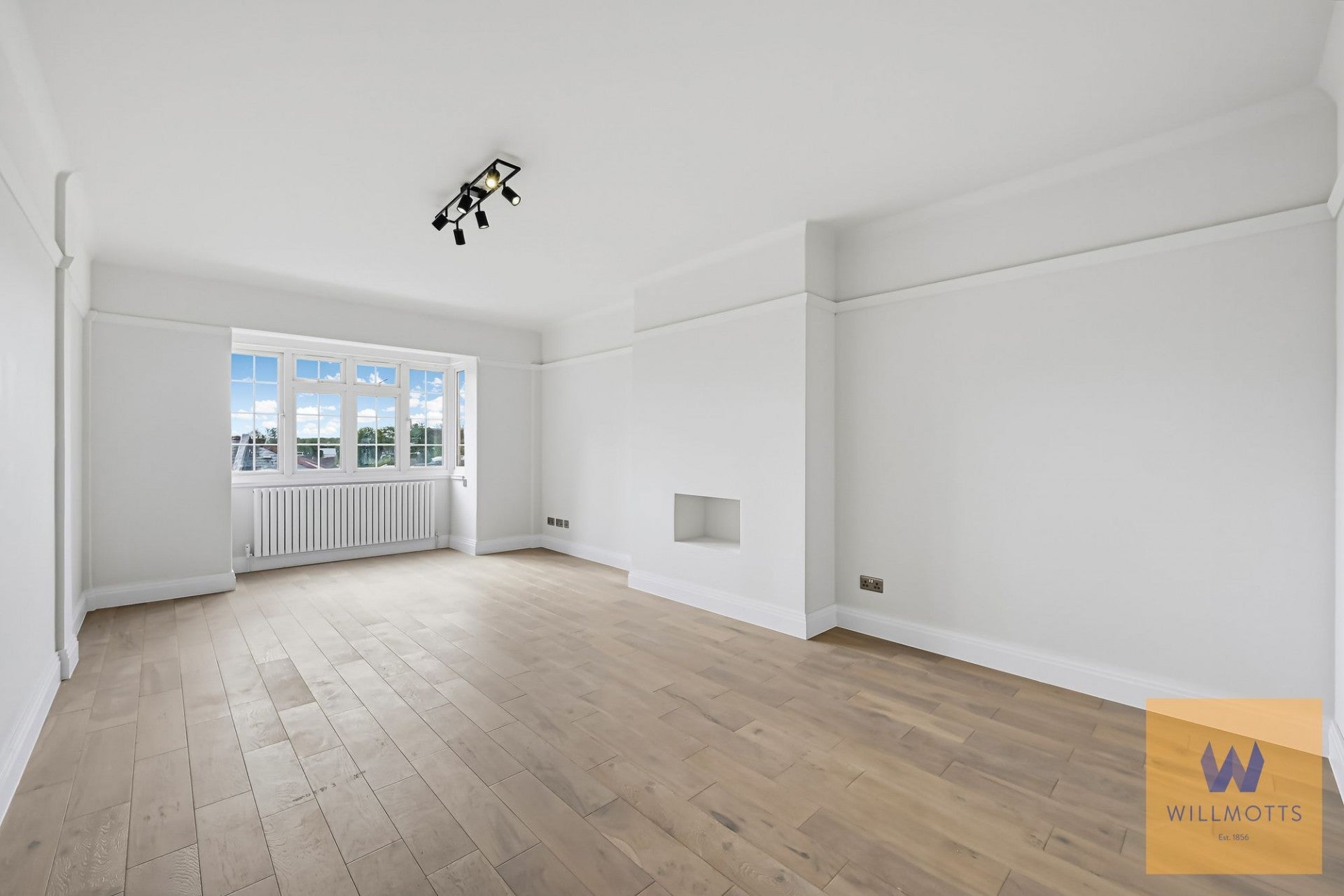 Flat Barnes High Street in Greater London