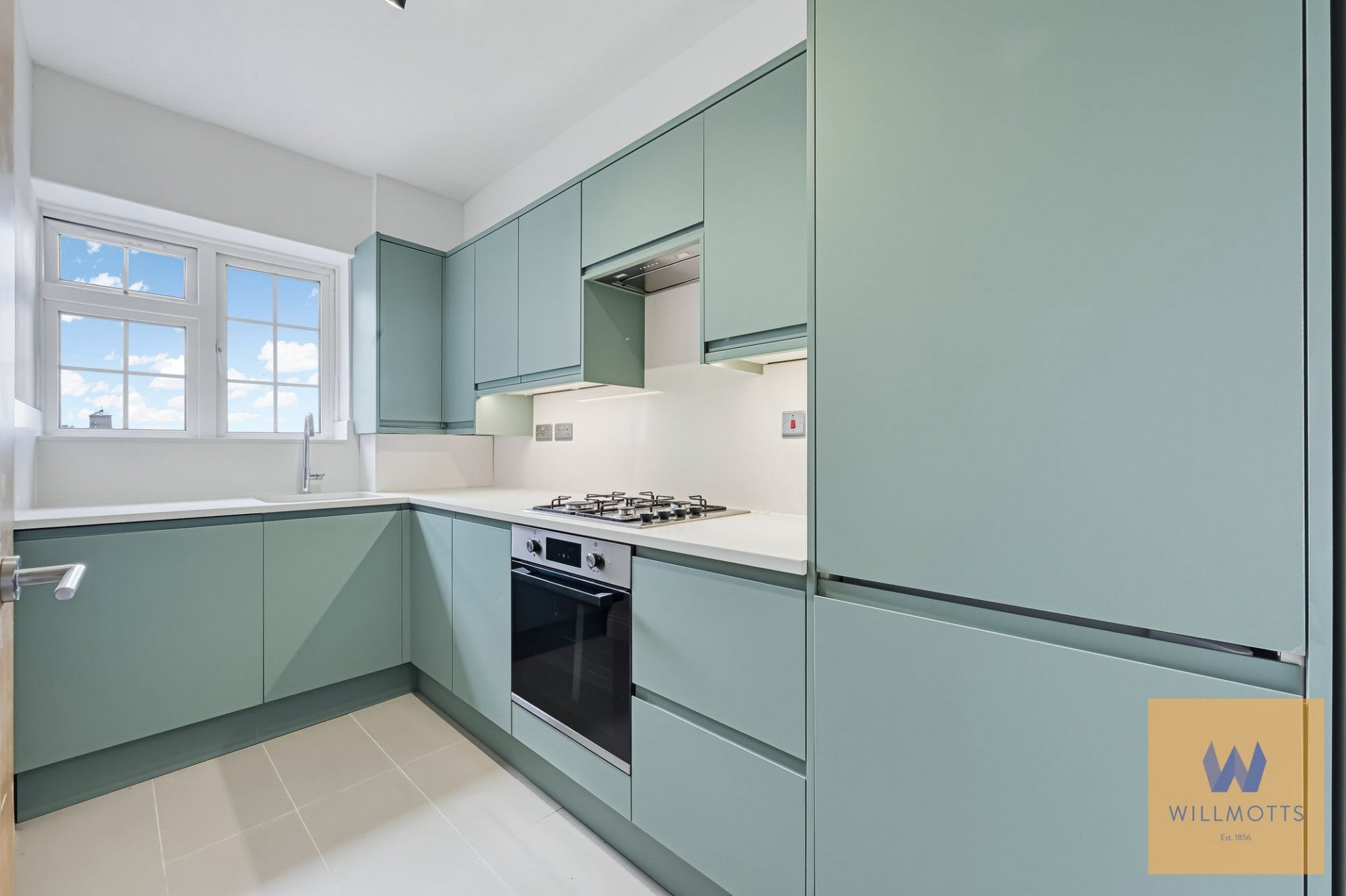 Flat Barnes High Street in Greater London