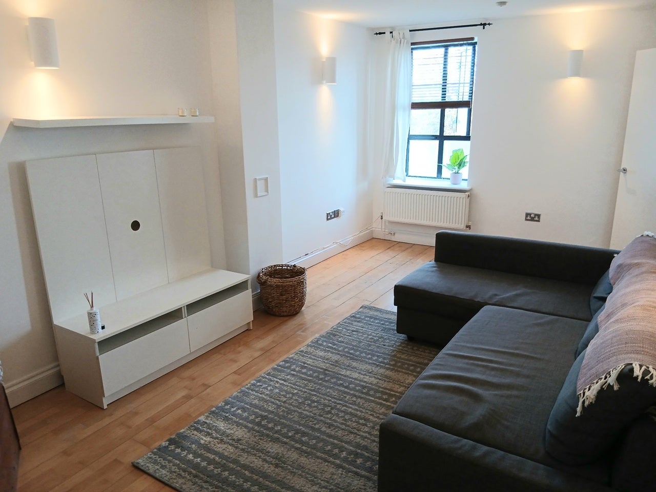 Flat Streatham High Road in Greater London