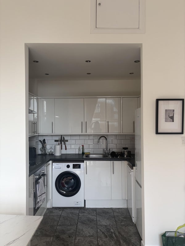 Room College Crescent in Greater London
