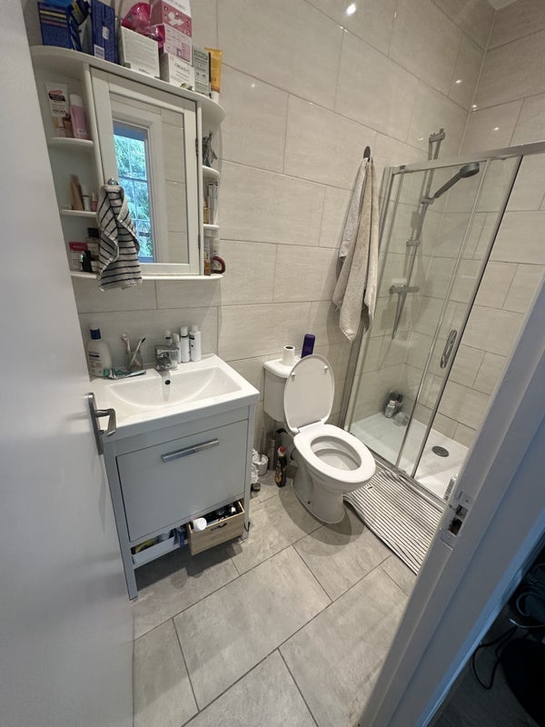 Room College Crescent in Greater London
