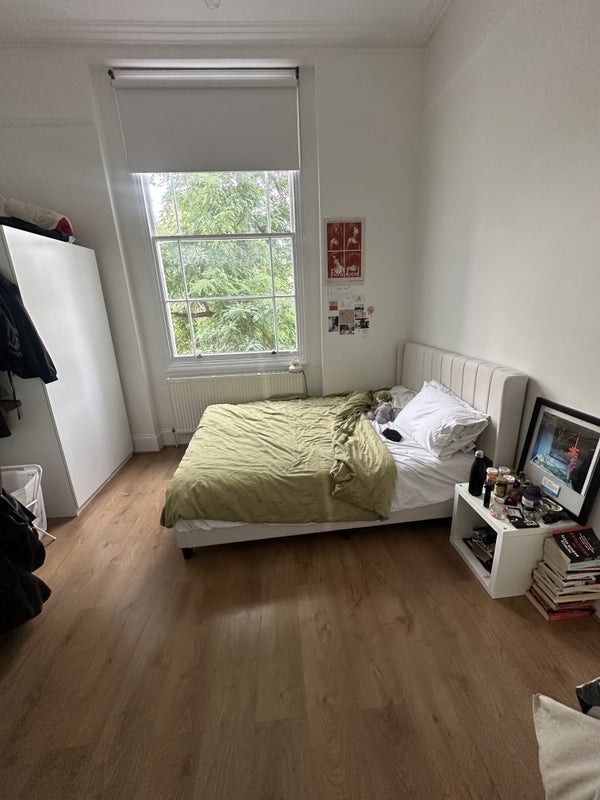 Room College Crescent in Greater London