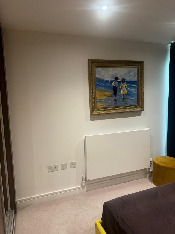 Room Bradley Road in Greater London