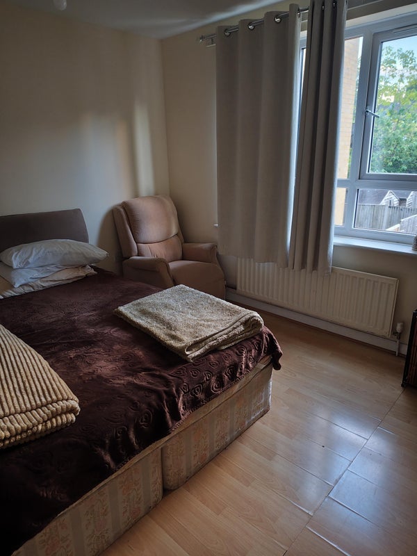Room Evergreen Square in Greater London
