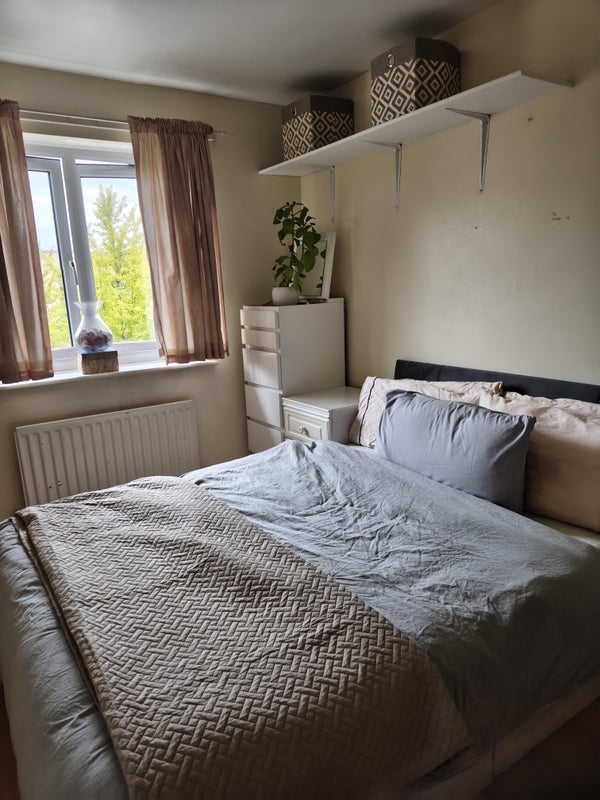 Room Evergreen Square in Greater London