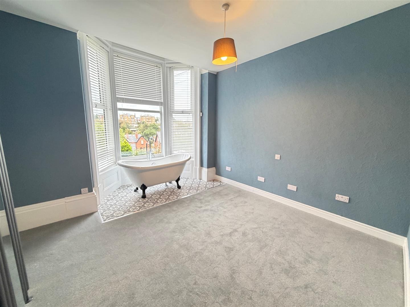Flat Grosvenor Crescent in Scarborough